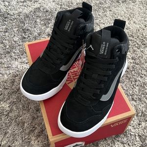 NIB Women’s Size 7.5 Range Exp Hi VansGuard Black/Pewter